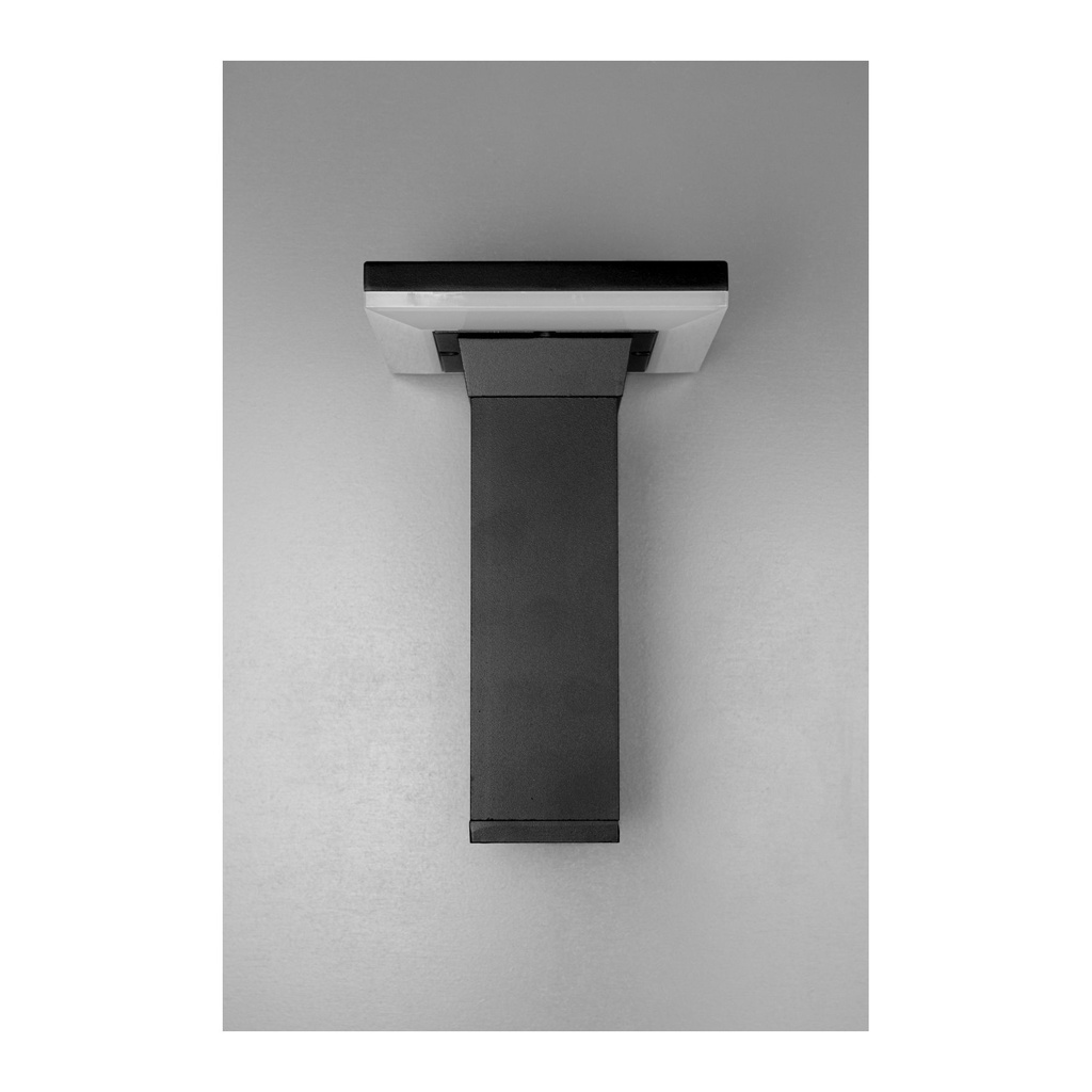 Classic Q Outdoor Wall Lamp - 12W LED - 3000K Warm White